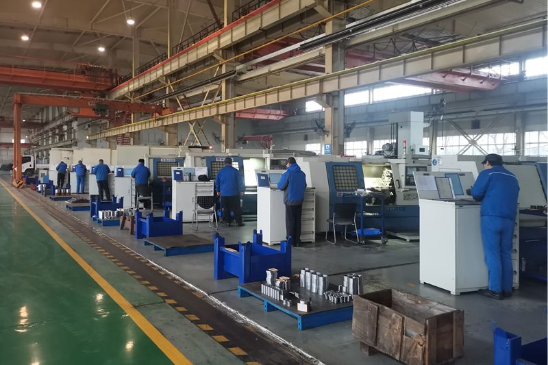 3、機(jī)加工車間數(shù)控車床班組全體員工早早進(jìn)入工作狀態(tài).jpg